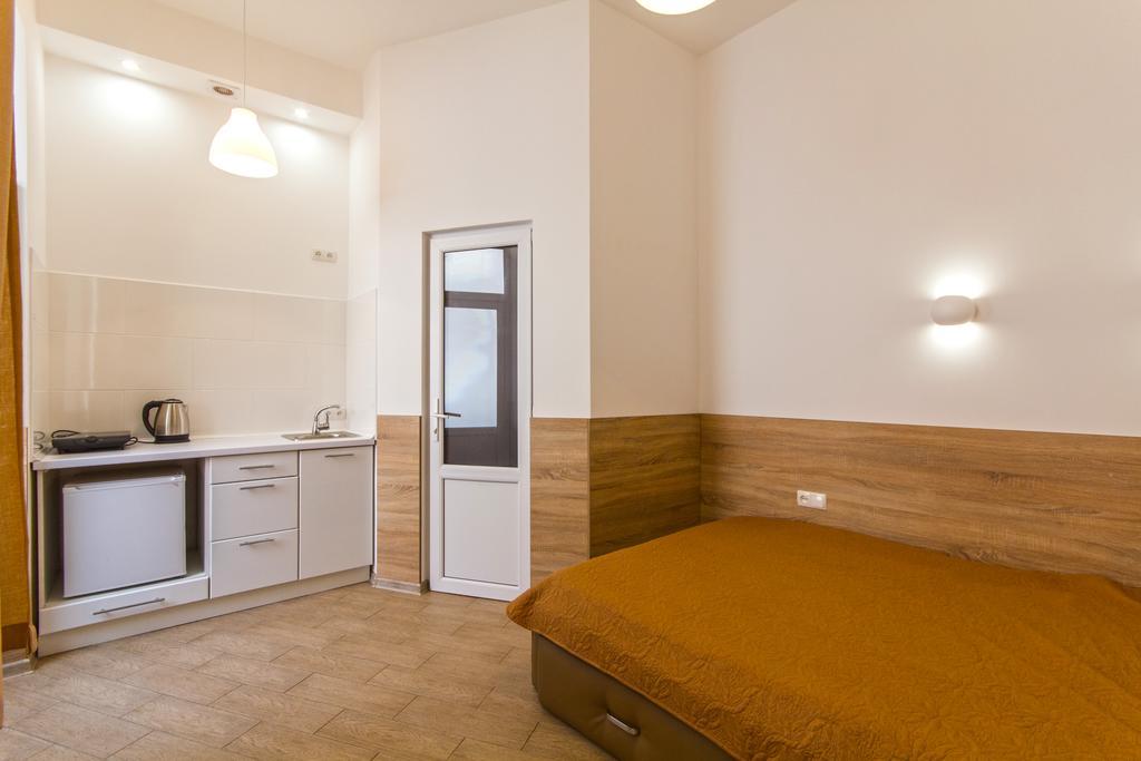 Mini Smart Apartments On Shpytalna 13- Economy Apartment Lviv Exterior photo